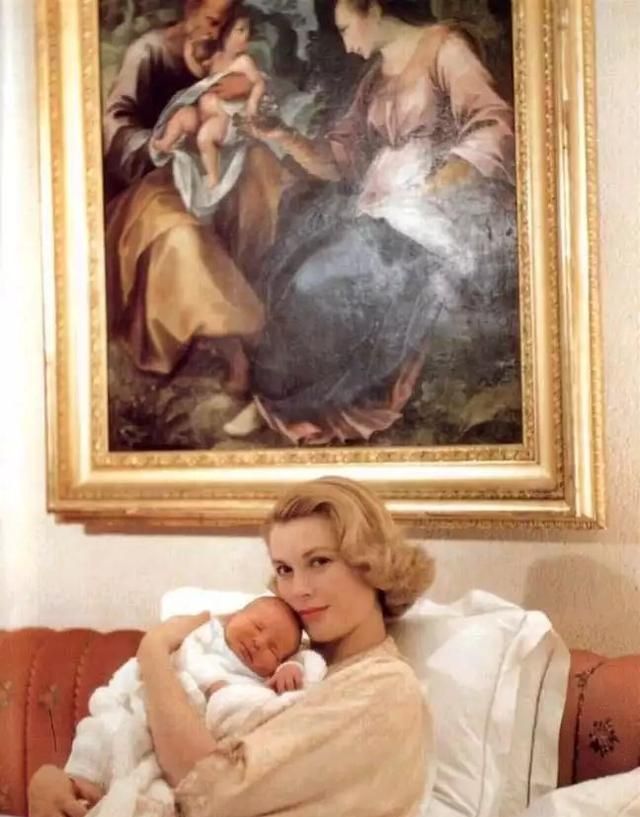 摩纳哥亲王:母亲是格蕾丝王妃,妻子是美人鱼夏琳,一家子高颜值|阿尔贝