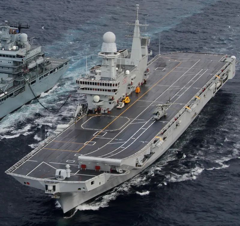 俄罗斯海军,现在和英国海军没法打,和法国打都不太好意思.