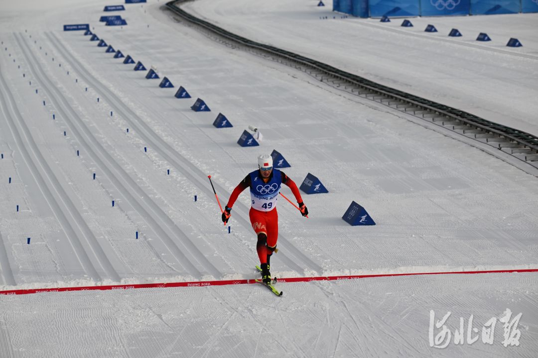 河北运动员刘荣胜冲过终点瞬间.河北日报记者耿辉摄