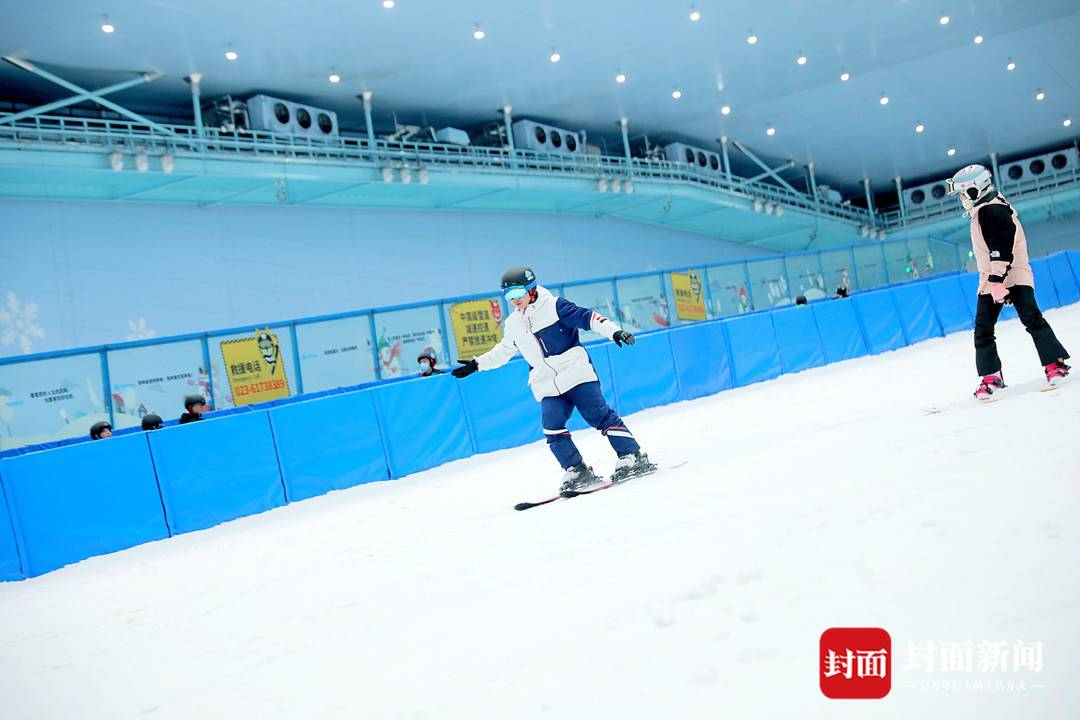 “火炉”城市掀起冰雪运动热 重庆冰雪人口已达150万休闲区蓝鸢梦想 - Www.slyday.coM