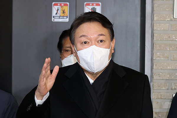 韩大选第二场电视辩论举行 尹锡悦称要彻查现政府弊案