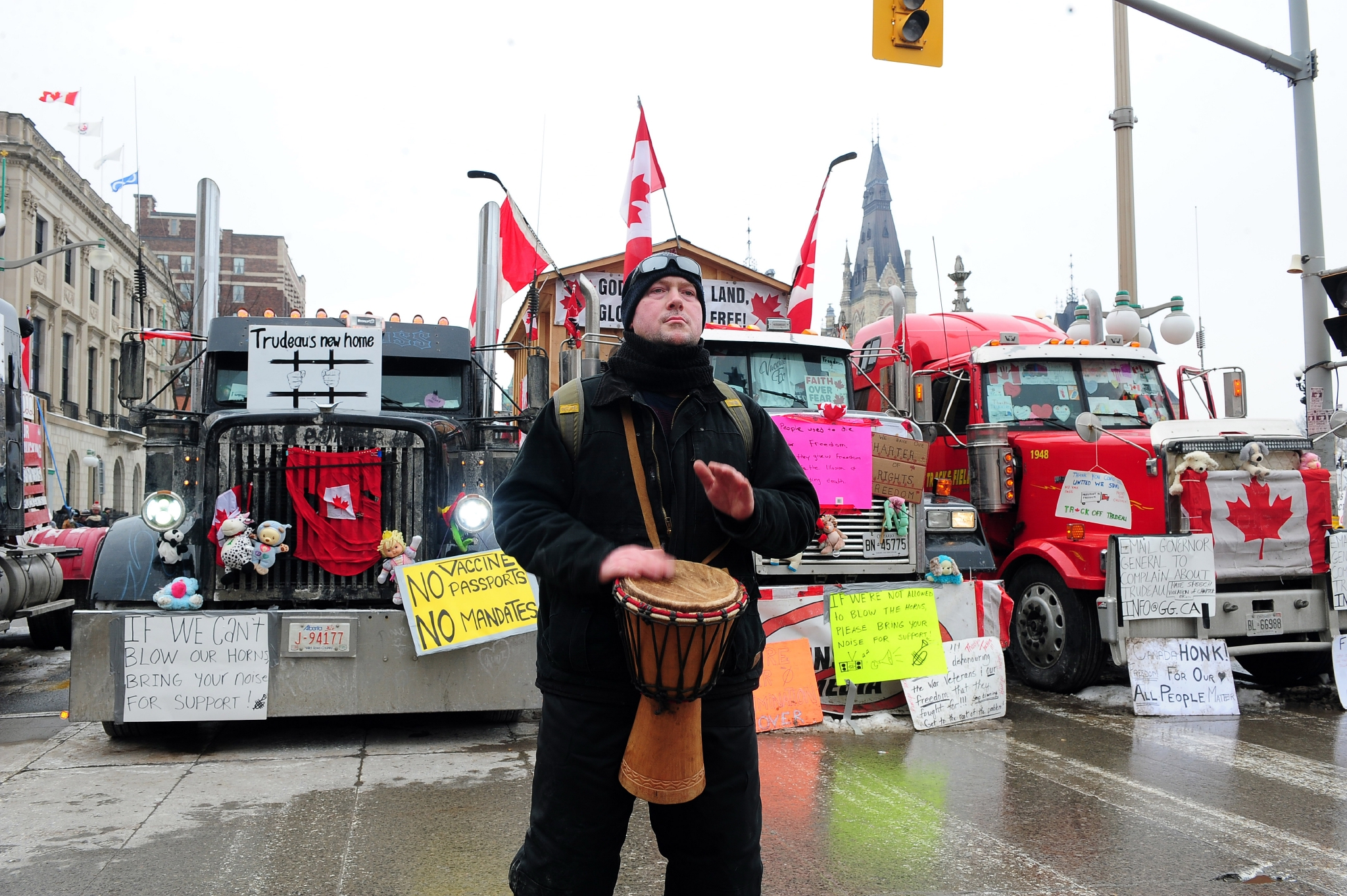 加拿大卡车司机抗议接近失控，民众批特鲁多“无法胜任总理”_活动_示威者_首都