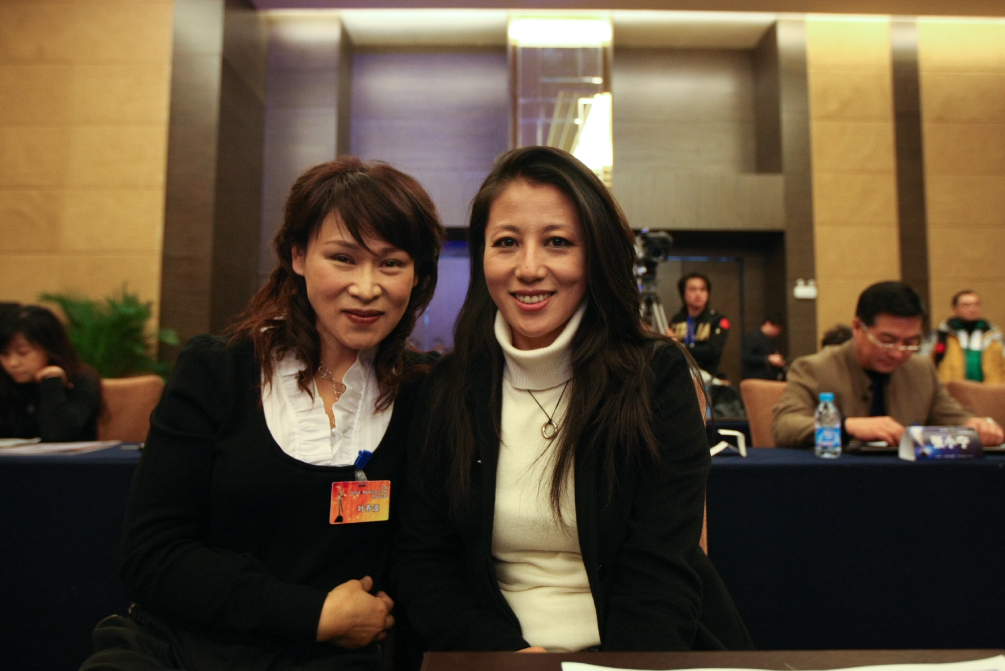 冰雪前行者铭记乔波精神挂着冰刀出征坐着轮椅回国