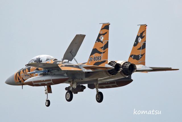 日本战斗机坠海，残骸打捞出水，已摔成碎片，未见2名飞行员尸骨休闲区蓝鸢梦想 - Www.slyday.coM