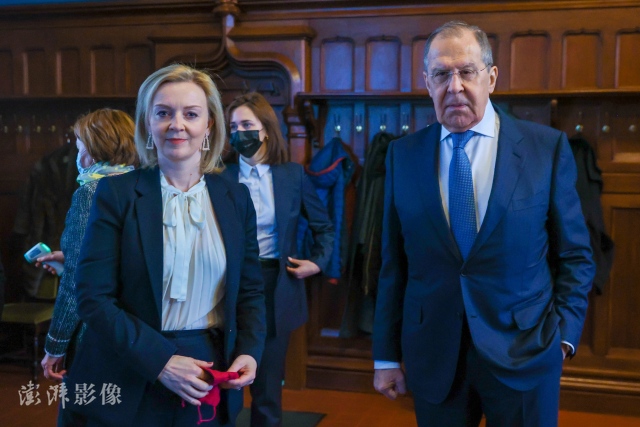 英外相与俄罗斯外长会谈时误将俄领土划归乌克兰，英驻俄大使当场纠正休闲区蓝鸢梦想 - Www.slyday.coM