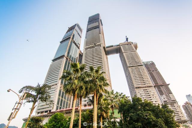 重庆来福士撞脸新加坡地标建筑?游客:太像了|新加坡|重庆市_新浪新闻