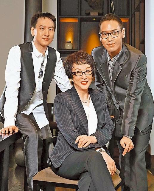 徐枫的大儿子汤子嘉(右) 小儿子汤珈铖汤臣一品于次年顺利开盘,坐落于