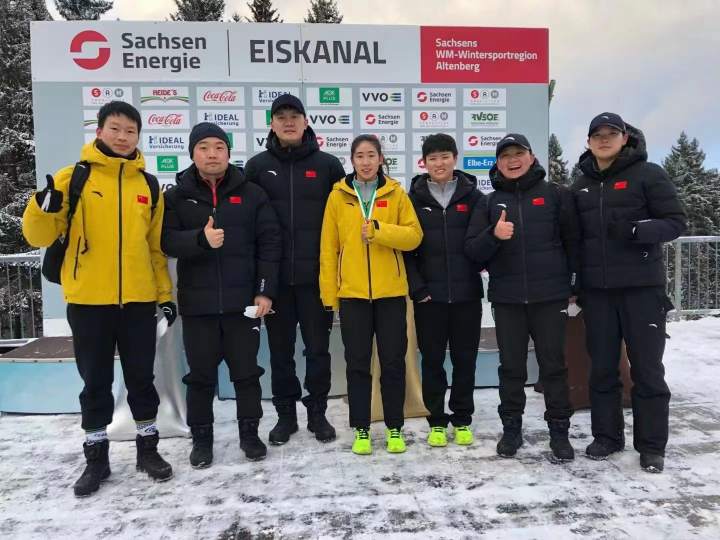 贴地飞行的钢架雪车阵营里，有位来自浙江的国家队教练休闲区蓝鸢梦想 - Www.slyday.coM