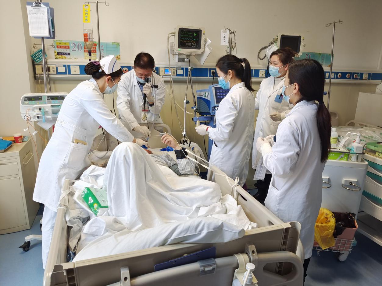 男子现白肺死亡率超八成上海这家医院14天将他拉出鬼门关