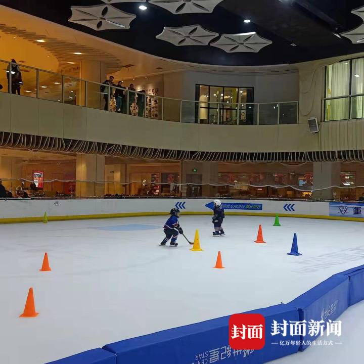 “火炉”城市掀起冰雪运动热 重庆冰雪人口已达150万休闲区蓝鸢梦想 - Www.slyday.coM