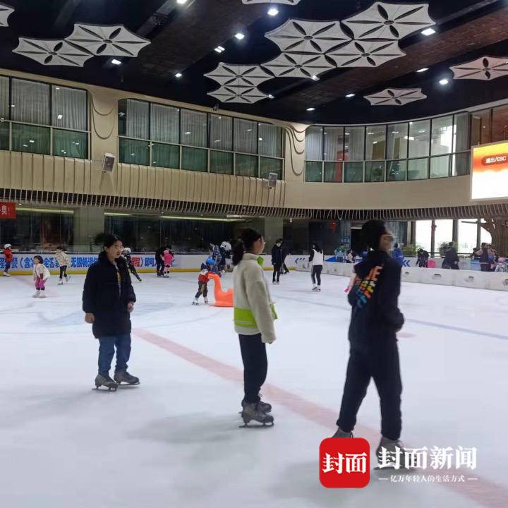 “火炉”城市掀起冰雪运动热 重庆冰雪人口已达150万休闲区蓝鸢梦想 - Www.slyday.coM