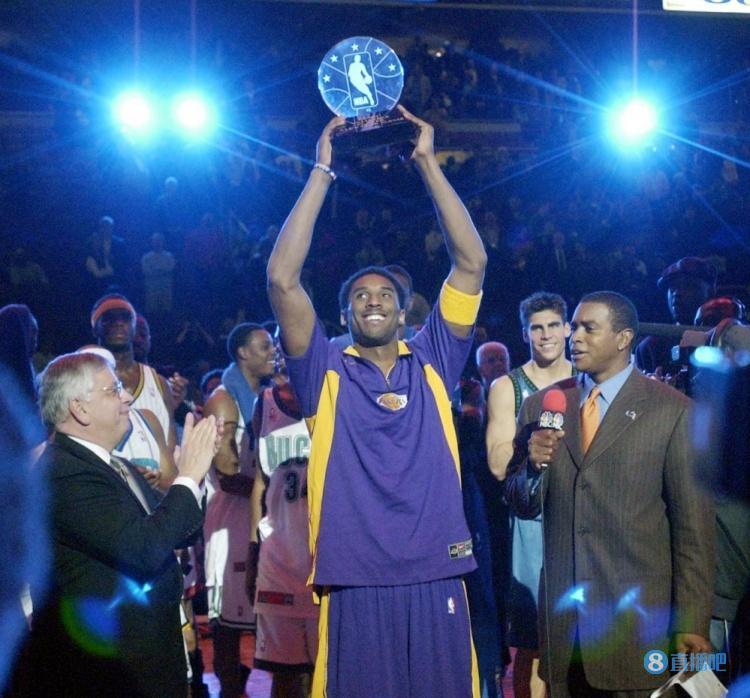 2002年的今天科比首次夺得全明星mvp