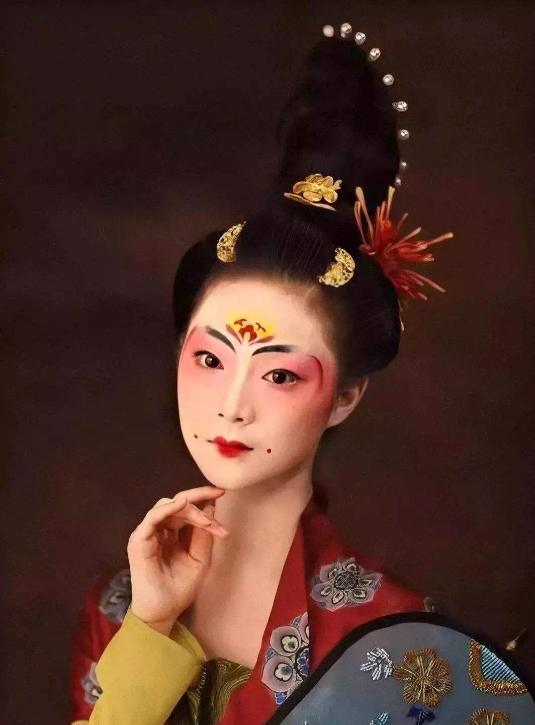 隋唐美人:除了花钿和斜红,我还有碎妆和螺子黛|花钿|美人|唐代_新浪新闻