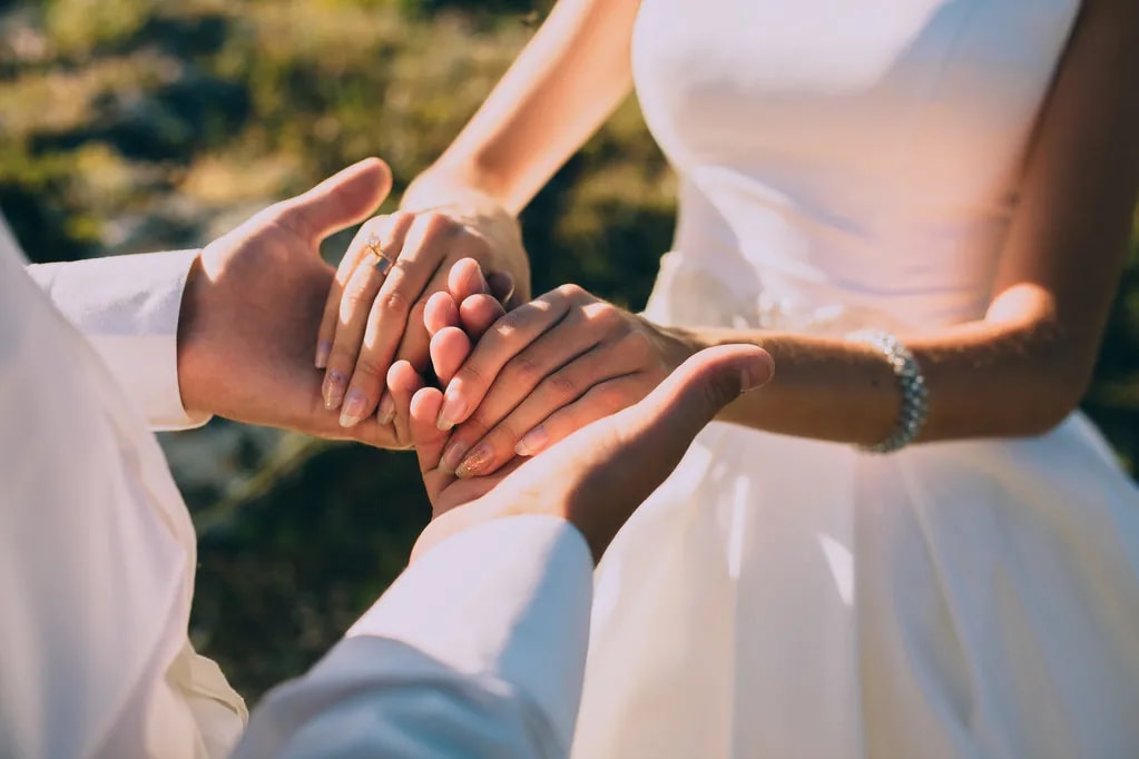 遇到喜歡的人,深厚的感情,從戀愛到結婚,一切水到渠成.