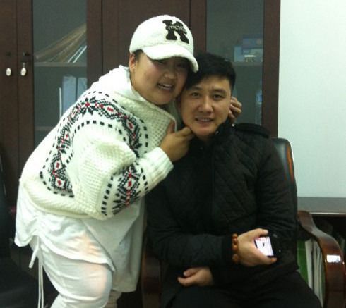 赵本山徒弟胖丫近况曝光又瘦又美与杨树林恩爱如初已复出唱戏