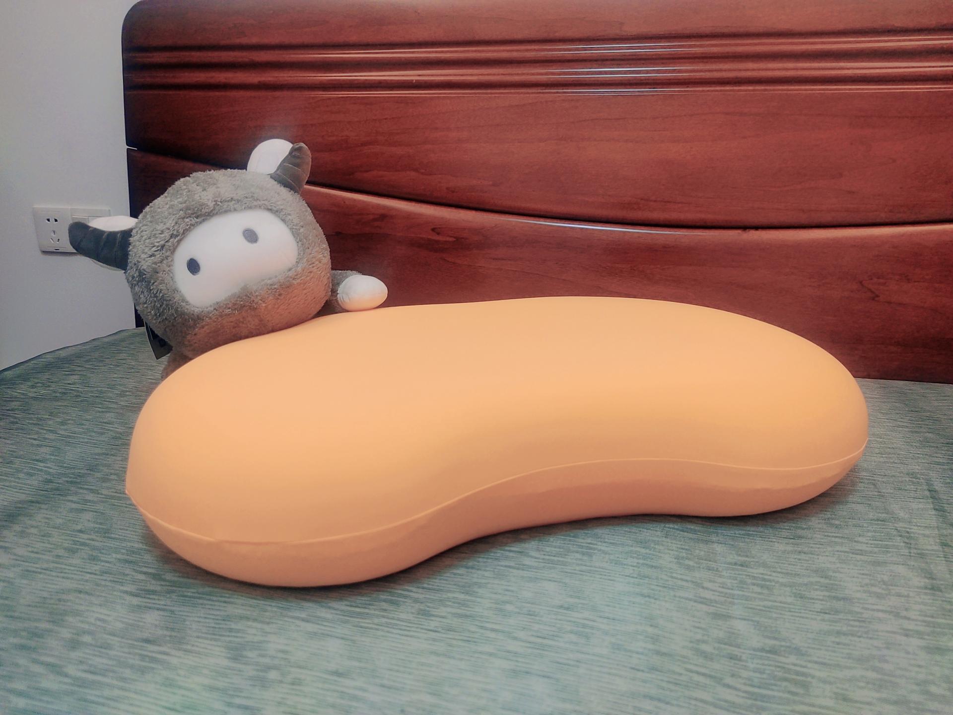 软、糯、甜的元气麻糬枕,让你的睡眠更浪漫休闲区蓝鸢梦想 - Www.slyday.coM 软、糯、甜的元气麻糬枕,让你的睡眠更浪漫休闲区蓝鸢梦想 - Www.slyday.coM