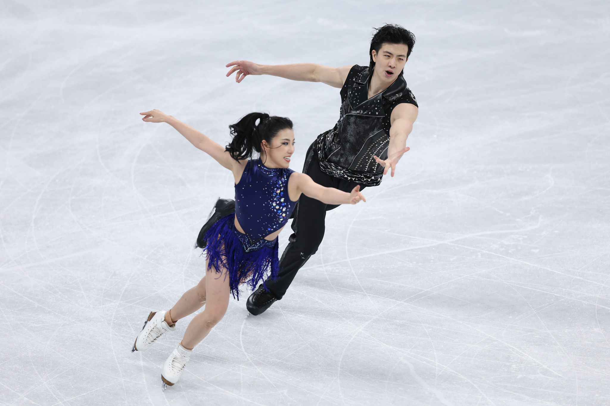 来洗洗眼花样滑冰冰上舞蹈韵律舞比赛