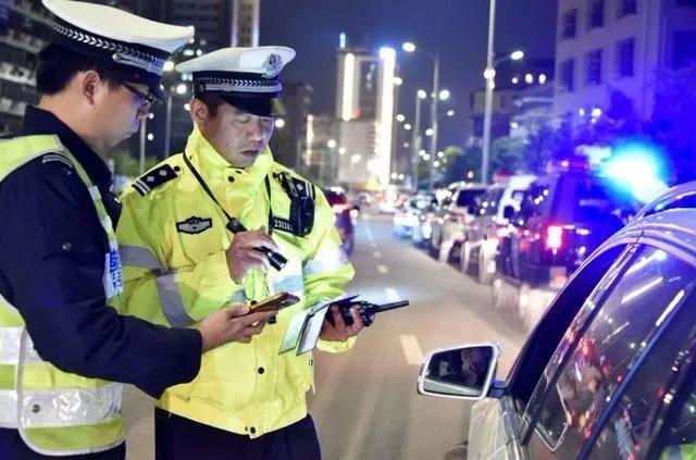 2022年开车不用带驾照了？交警：有“电子驾照”也可能被扣分休闲区蓝鸢梦想 - Www.slyday.coM