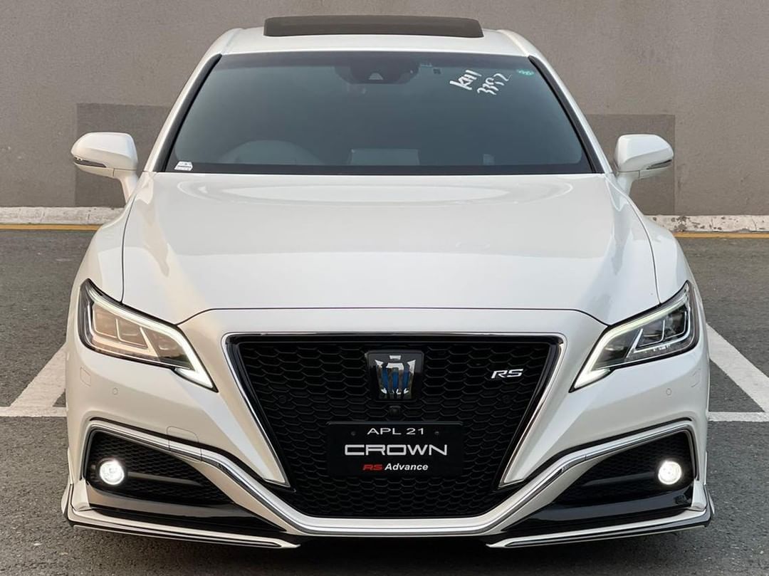 有望进口入华十五代皇冠海外实拍混动后驱35万起能大卖