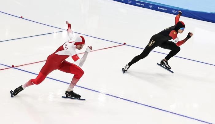 中国队金牌荒3天后,终迎第4金!高亭宇假意要把冰墩墩扔向看台休闲区蓝鸢梦想 - Www.slyday.coM 中国队金牌荒3天后,终迎第4金!高亭宇假意要把冰墩墩扔向看台休闲区蓝鸢梦想 - Www.slyday.coM