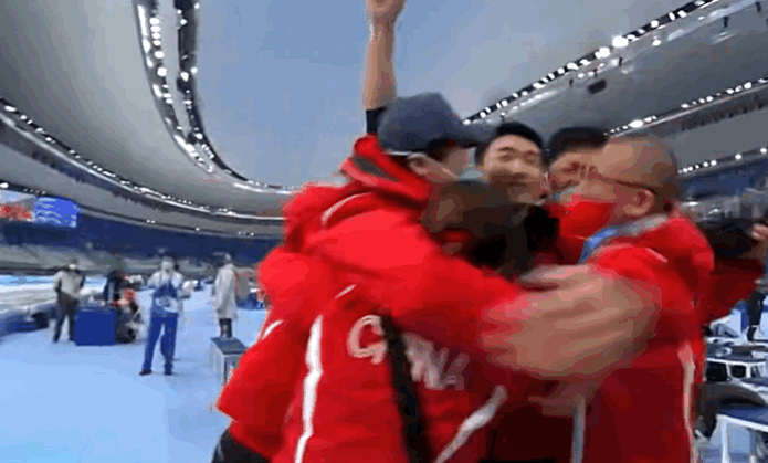 泪目！高亭宇夺冠瞬间，李琰疯狂庆祝，连续4届带出金牌选手休闲区蓝鸢梦想 - Www.slyday.coM