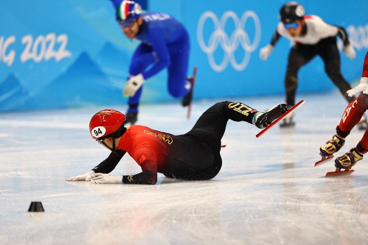 谁注意了中国队被踢倒后的反应？人民日报顶格歌颂，50万网友点赞休闲区蓝鸢梦想 - Www.slyday.coM