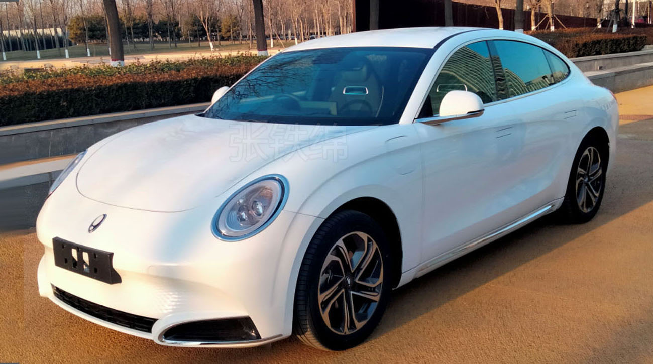 综合来看,致敬保时捷的外观是这辆欧拉闪电猫的最大