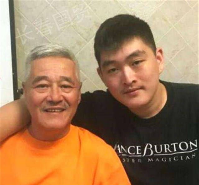 赵本山儿子赵一楠低调庆生照片曝光其大儿子的离开成为一生遗憾