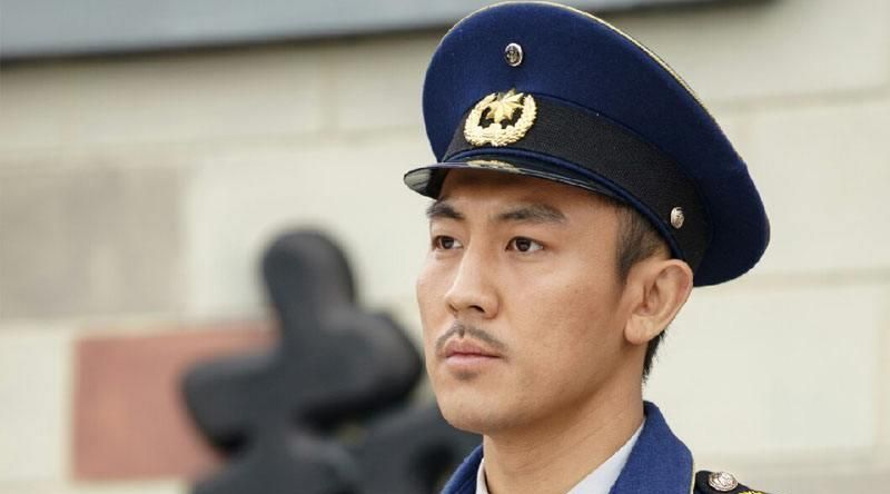 73岁狄龙近照，隐藏了39年的儿子，原来是熟悉的他休闲区蓝鸢梦想 - Www.slyday.coM