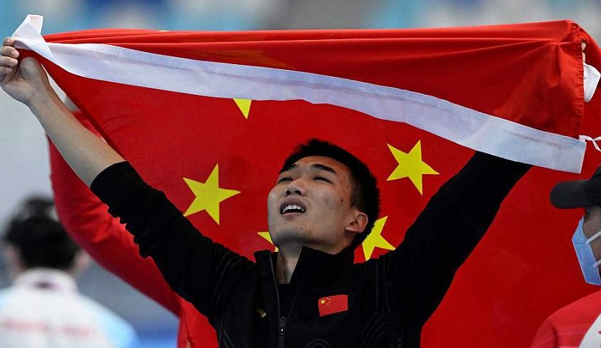 泪目！高亭宇夺冠瞬间，李琰疯狂庆祝，连续4届带出金牌选手休闲区蓝鸢梦想 - Www.slyday.coM