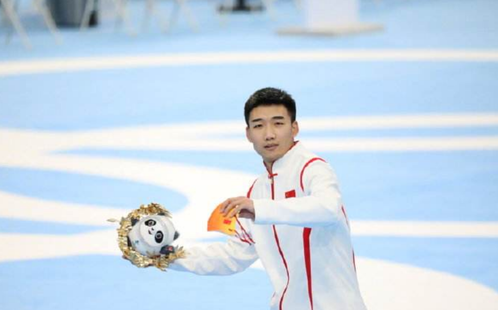 中国队金牌荒3天后,终迎第4金!高亭宇假意要把冰墩墩扔向看台休闲区蓝鸢梦想 - Www.slyday.coM 中国队金牌荒3天后,终迎第4金!高亭宇假意要把冰墩墩扔向看台休闲区蓝鸢梦想 - Www.slyday.coM