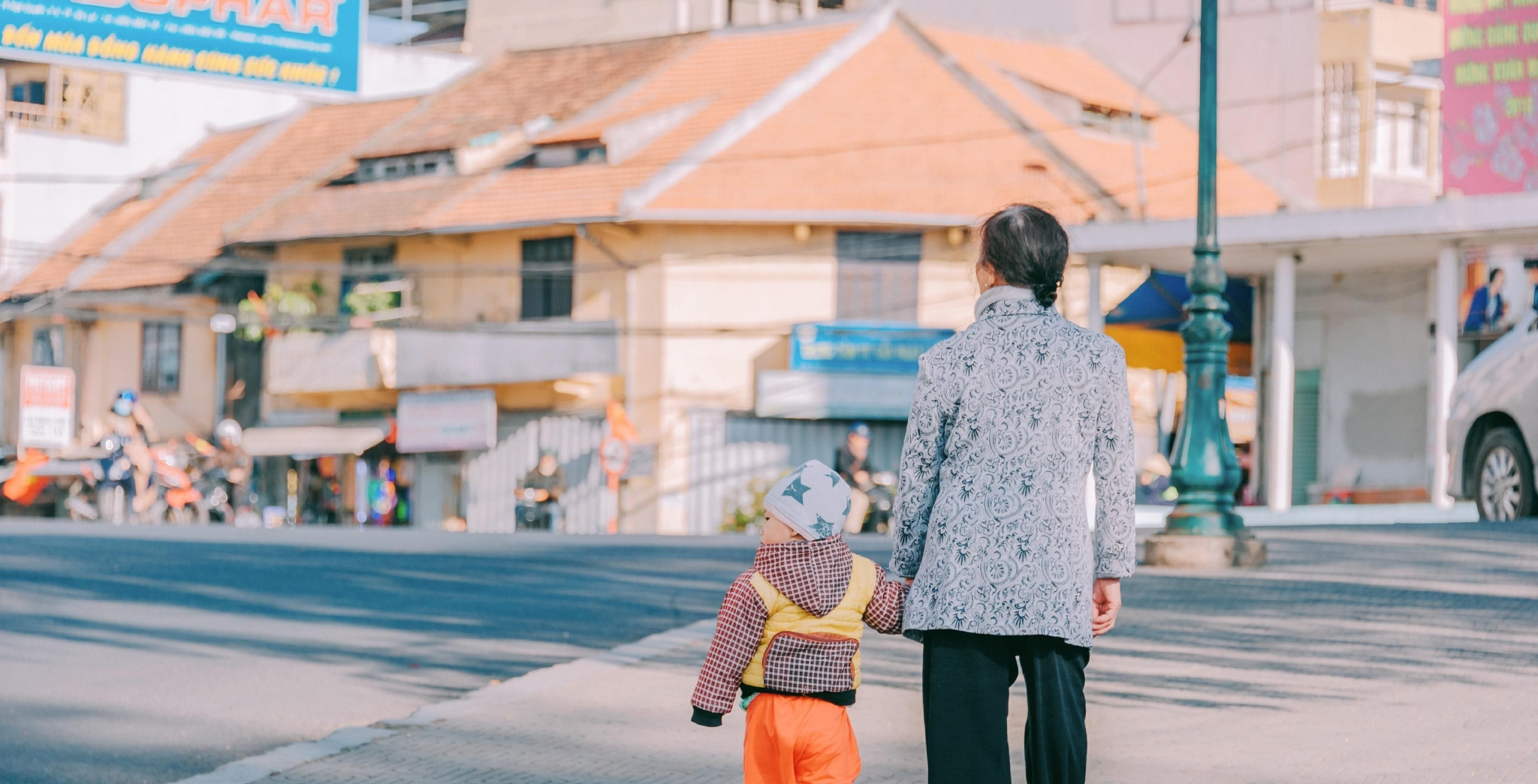 为啥越来越多姥姥不愿意帮女儿带娃，开始把娃工作“还给”奶奶？休闲区蓝鸢梦想 - Www.slyday.coM