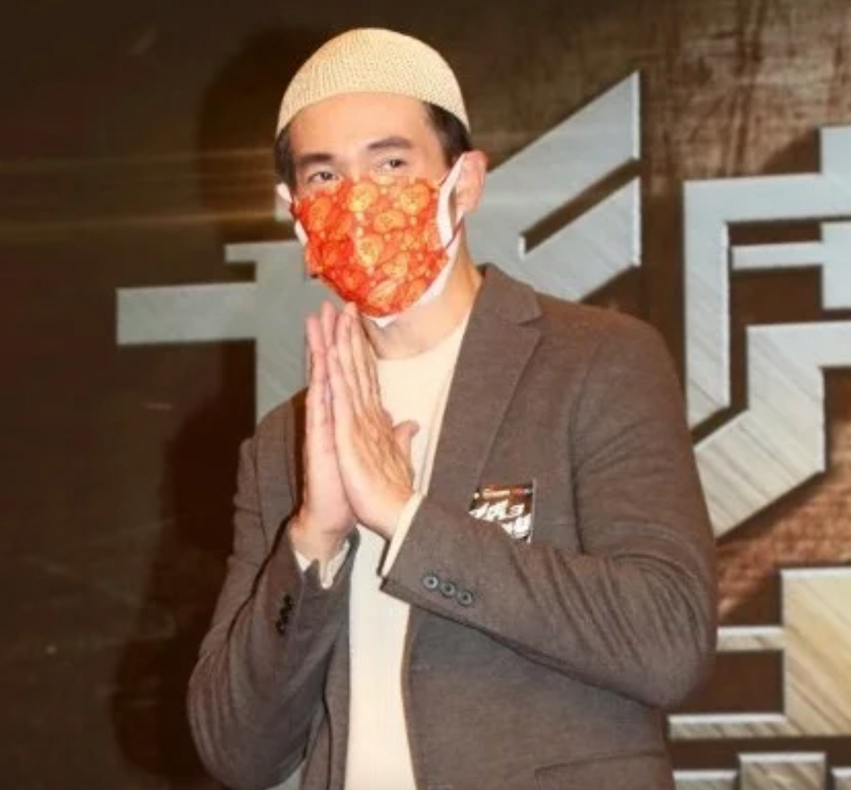 男星陈豪几乎24小时戴口罩连睡觉都不摘下出门戴两层十分严格