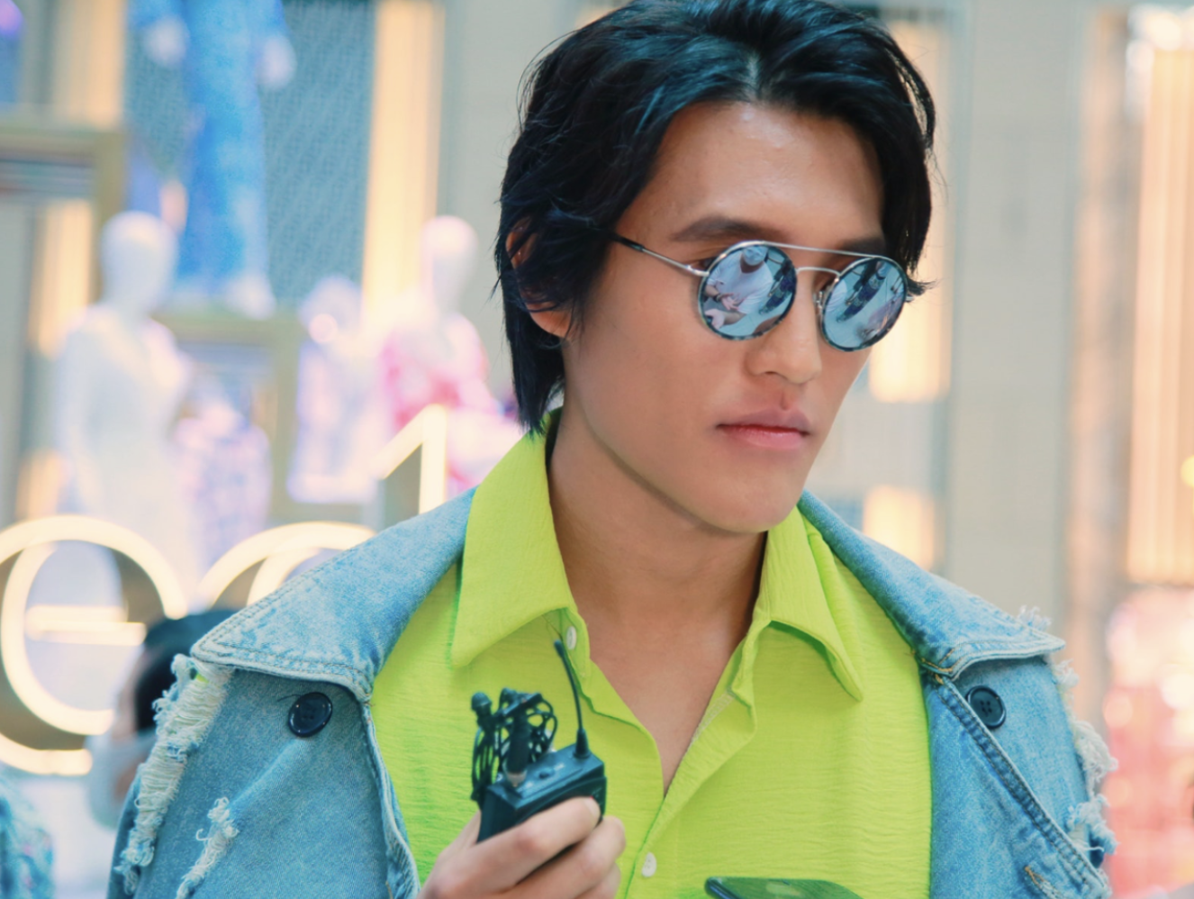 马德钟23岁儿子大学毕业张筱兰晒全家福庆祝遗憾外婆未能见证