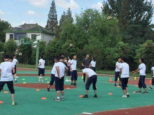 上海一教师身亡后续，校方发声回应，母亲后悔不已休闲区蓝鸢梦想 - Www.slyday.coM