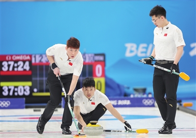 中国男子冰壶队赢首胜（图）休闲区蓝鸢梦想 - Www.slyday.coM