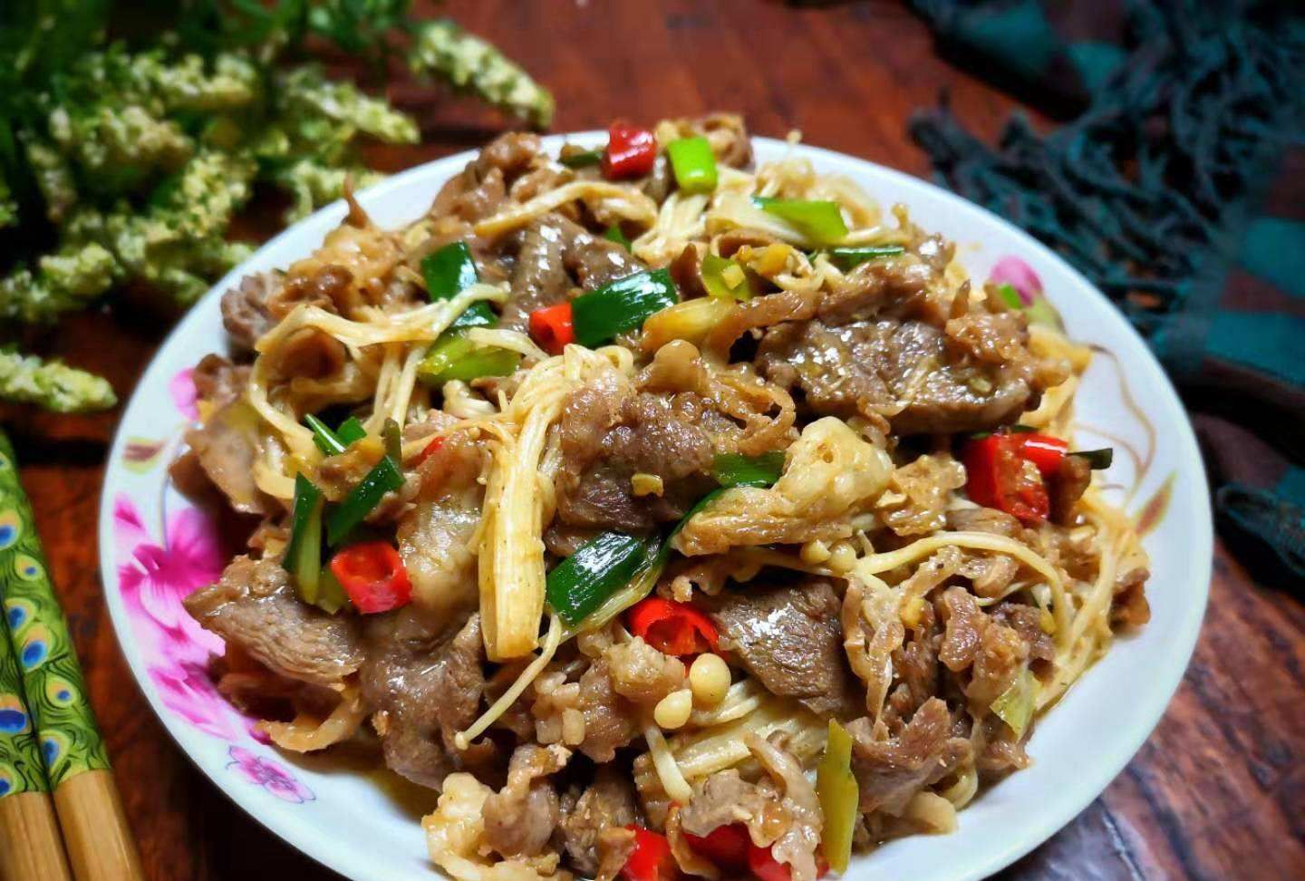 舌尖上的美味教你营养好吃的金针菇炒羊肉解馋过瘾超贴心