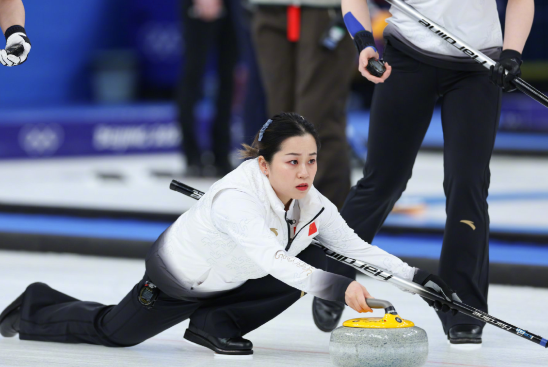 王芮超高准度打服众人,全队处巅峰|冰壶|韩国|后手_新浪新闻