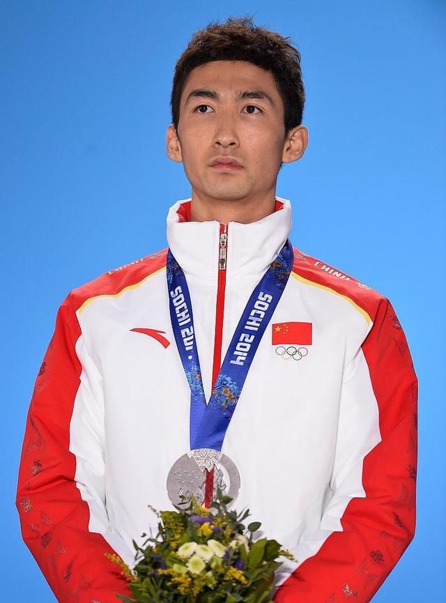 残缺的美!范可新铜牌亲吻冰面,武大靖B组第一签名照让人珍藏休闲区蓝鸢梦想 - Www.slyday.coM 残缺的美!范可新铜牌亲吻冰面,武大靖B组第一签名照让人珍藏休闲区蓝鸢梦想 - Www.slyday.coM