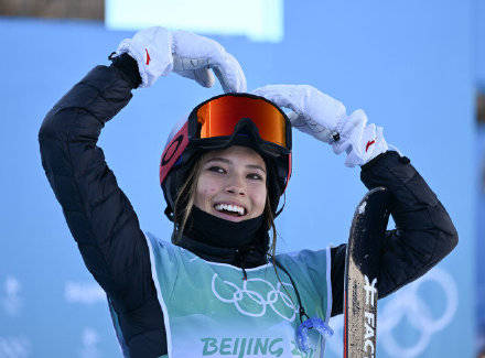 因天气原因,谷爱凌今日比赛取消,发自拍略显郁闷,配上流泪表情休闲区蓝鸢梦想 - Www.slyday.coM 因天气原因,谷爱凌今日比赛取消,发自拍略显郁闷,配上流泪表情休闲区蓝鸢梦想 - Www.slyday.coM