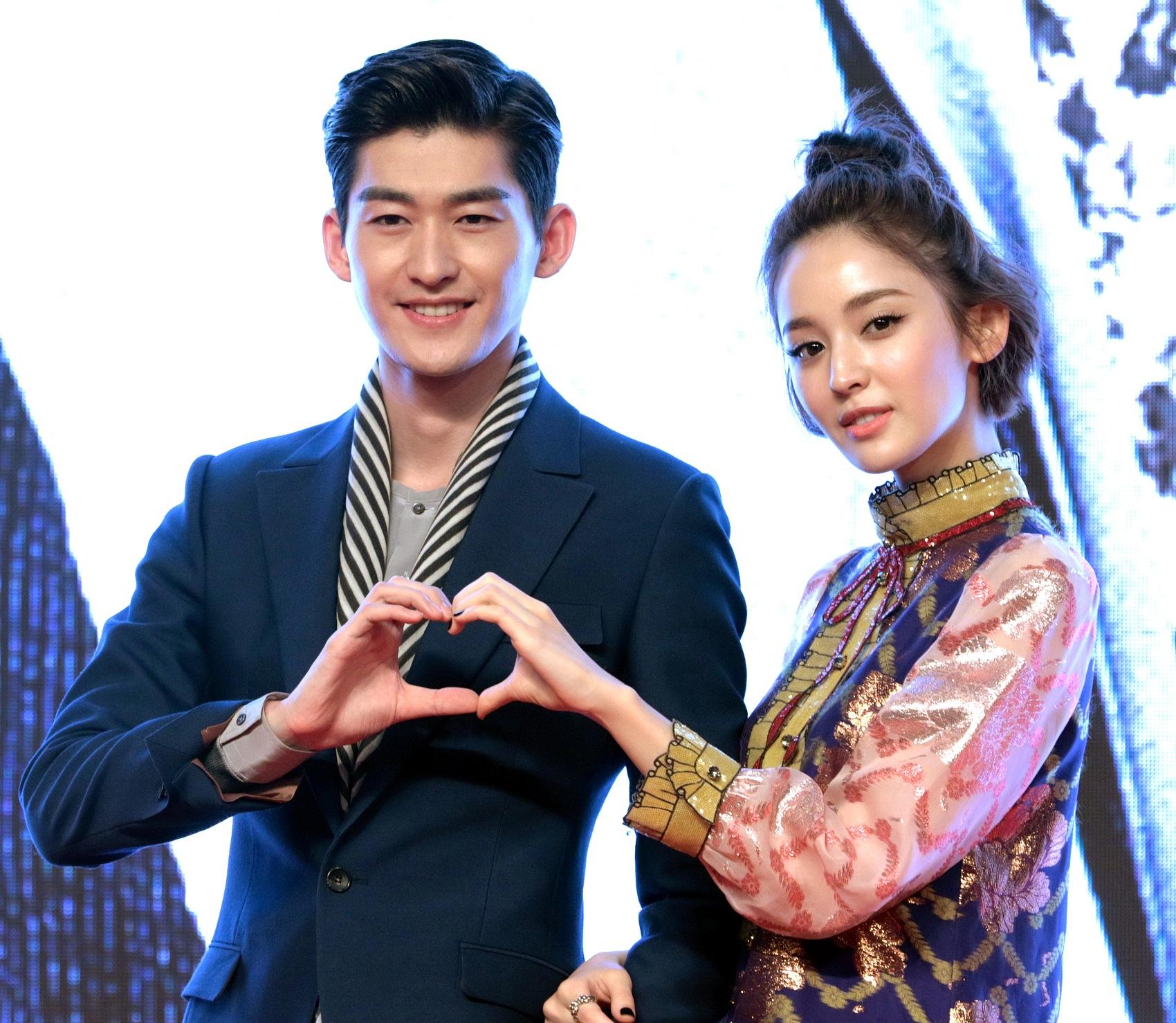 古力娜扎在新电影首映现场发喜糖，和张翰分手多年，仍然相信爱情休闲区蓝鸢梦想 - Www.slyday.coM