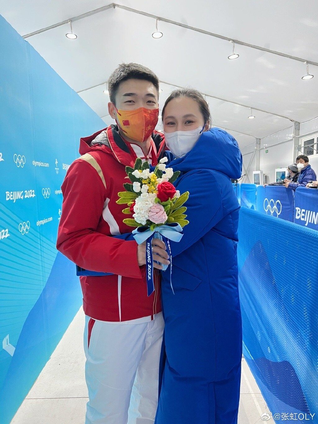 中国两代速滑奥运冠军同框!张虹抱住高亭宇合影,男帅女美太养眼休闲区蓝鸢梦想 - Www.slyday.coM 中国两代速滑奥运冠军同框!张虹抱住高亭宇合影,男帅女美太养眼休闲区蓝鸢梦想 - Www.slyday.coM