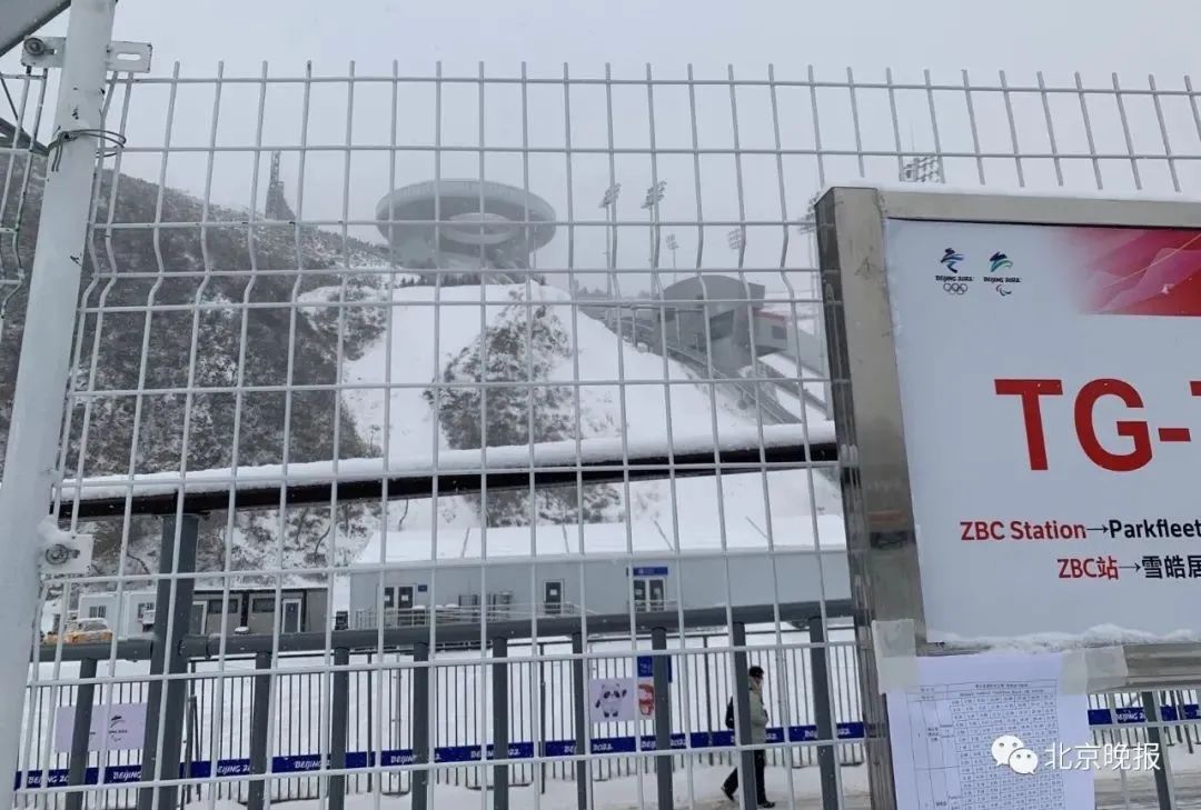 赛场内外堆雪人大赛开始了！外国记者说：“下雪的北京很美”休闲区蓝鸢梦想 - Www.slyday.coM