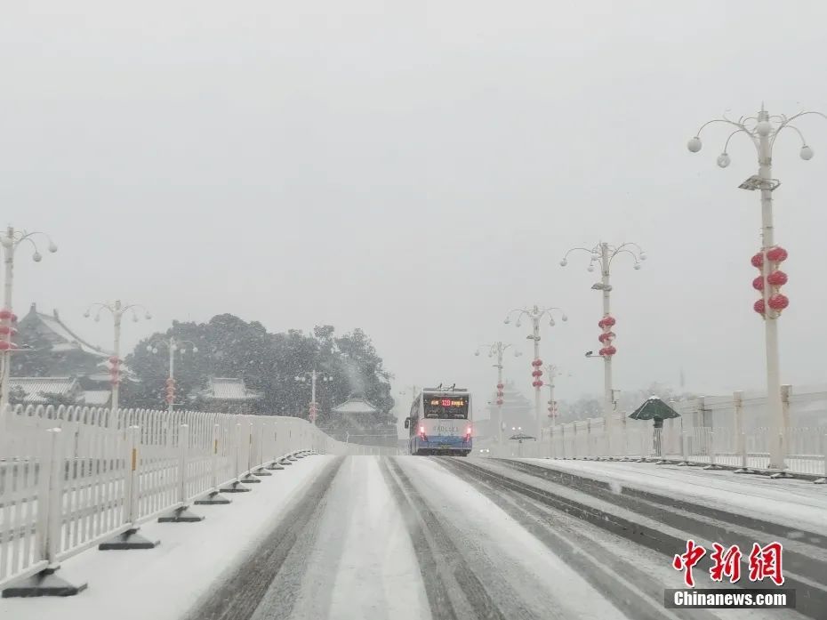 2月13日，北京迎虎年首场降雪。图片来源：视觉中国