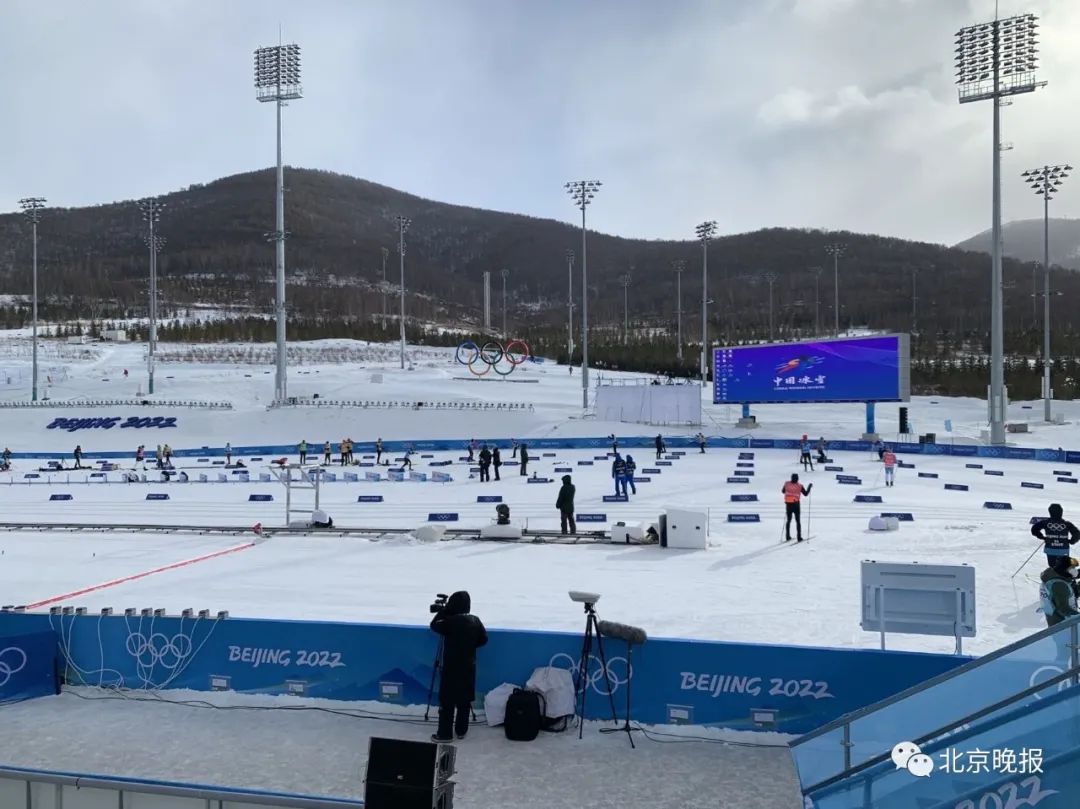 赛场内外堆雪人大赛开始了！外国记者说：“下雪的北京很美”休闲区蓝鸢梦想 - Www.slyday.coM