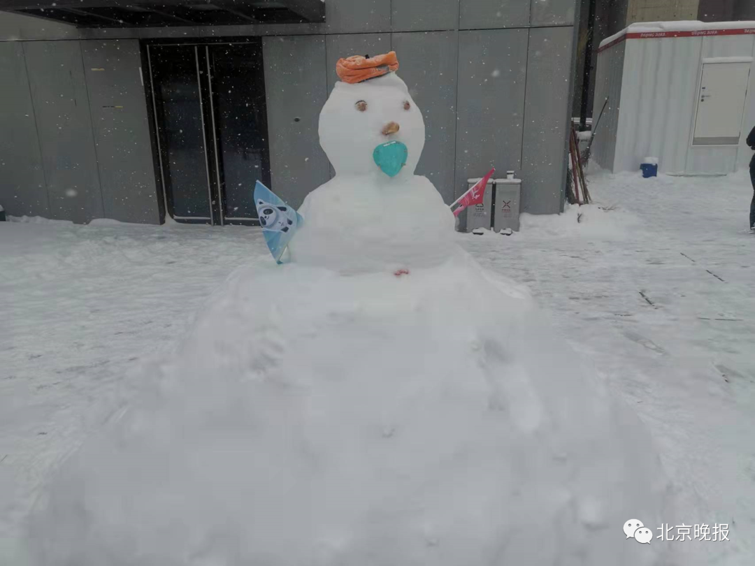 赛场内外堆雪人大赛开始了！外国记者说：“下雪的北京很美”休闲区蓝鸢梦想 - Www.slyday.coM