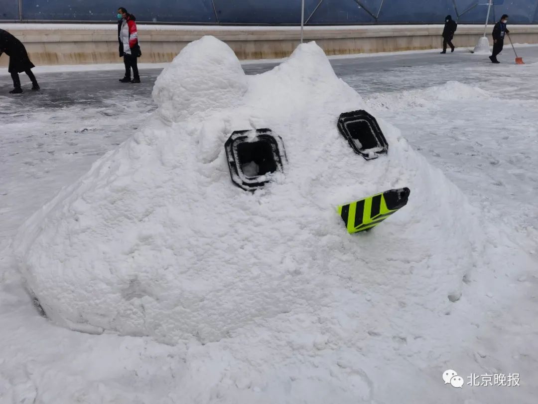 赛场内外堆雪人大赛开始了！外国记者说：“下雪的北京很美”休闲区蓝鸢梦想 - Www.slyday.coM