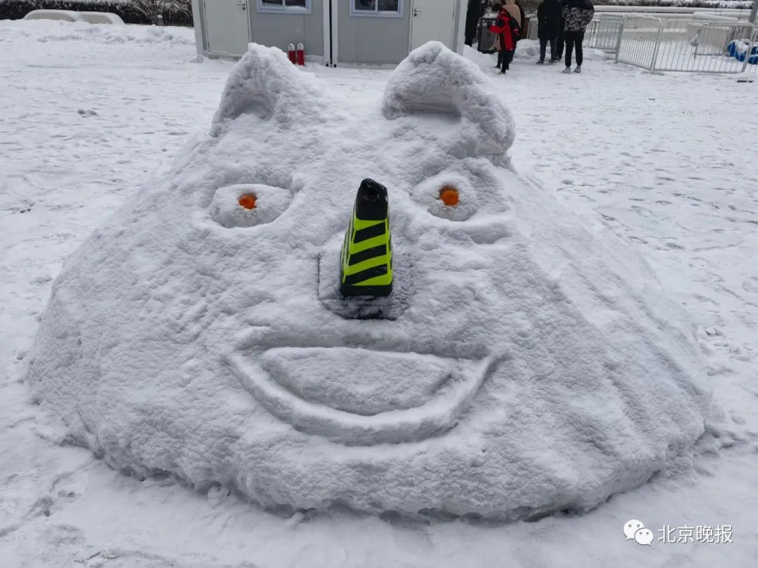 赛场内外堆雪人大赛开始了！外国记者说：“下雪的北京很美”休闲区蓝鸢梦想 - Www.slyday.coM