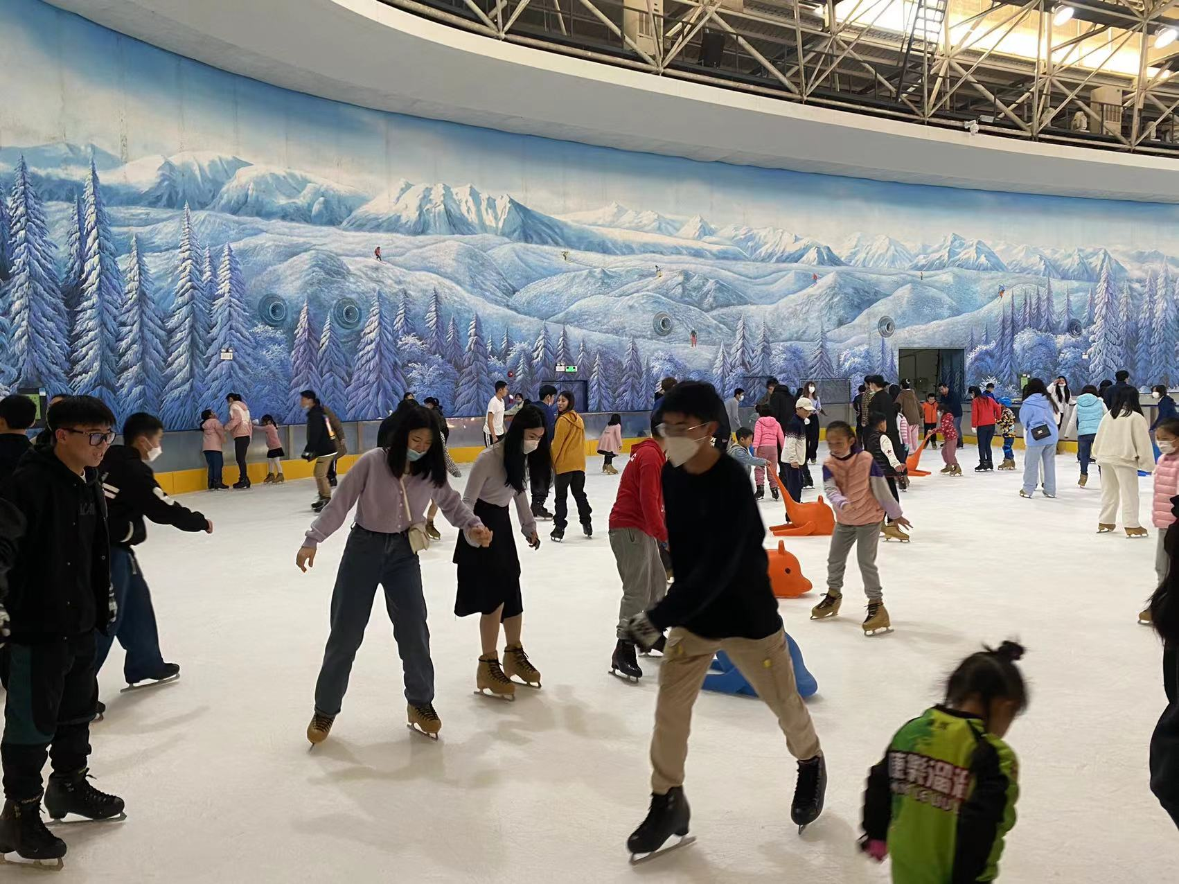 累计接待游客达1500万人次探秘深圳最大冰雪室内场馆