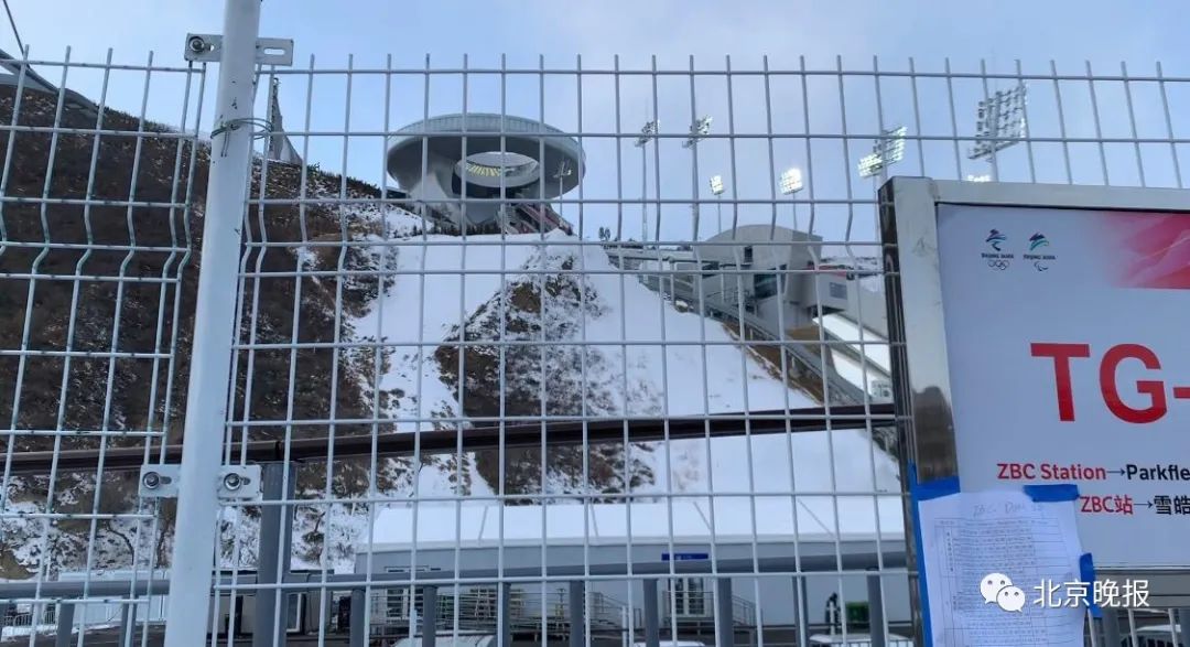 赛场内外堆雪人大赛开始了！外国记者说：“下雪的北京很美”休闲区蓝鸢梦想 - Www.slyday.coM